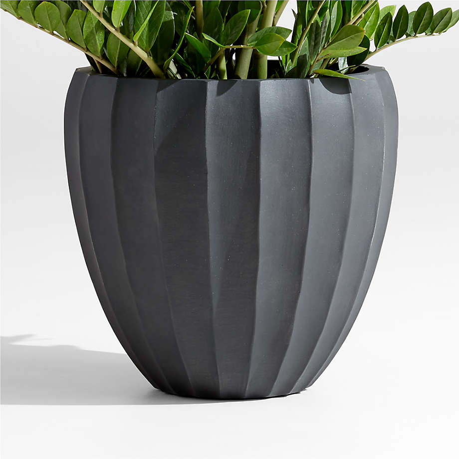 Warren Medium Black Ficonstone Outdoor Planter 20.1'
